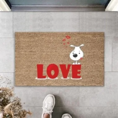 Dijital Baskı Kahverengi Kırmızı Love Yazılı Beyaz Köpek Dekoratif Kapı Paspası K-2013