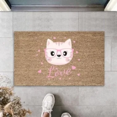 Dijital Baskı Kahverengi Love Yazılı Pembe Gözlüklü Kedi Dekoratif Kapı Paspası K-2048