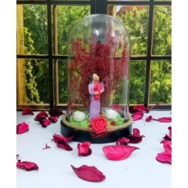 Fanus Teraryum Anneye Hediye Kucakta Bebek Ve Anne Figürlü Kuru Çiçekli