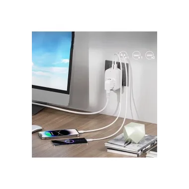 Tekli Yüksek Voltaj Korumalı Duvar Prizi 2x Type-c 1x Usb Çıkışlı Priz Grup Priz Çoğaltıcı Beyaz
