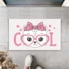 Dijital Baskı Beyaz Cool Pembe Gözlüklü Fiyonklu Kedi Dekoratif Kapı Paspası K-2038