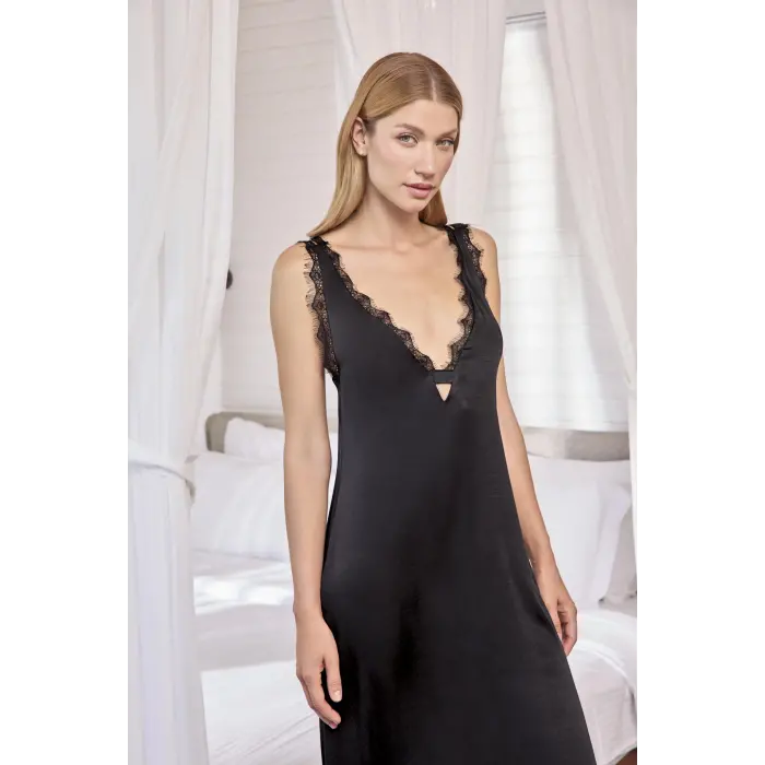 LYYN Göğüs Ve Sırt Dekolteli Dantelli Saten Gecelik