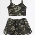 Kadın Kamuflaj Desenli Askılı Crop Top ve Şortlu Gecelik Takım