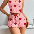 LYYN Pamuklu Pembe Üstüne Çilek Desen Fitilli Askılı Şortlu Pijama Takımı