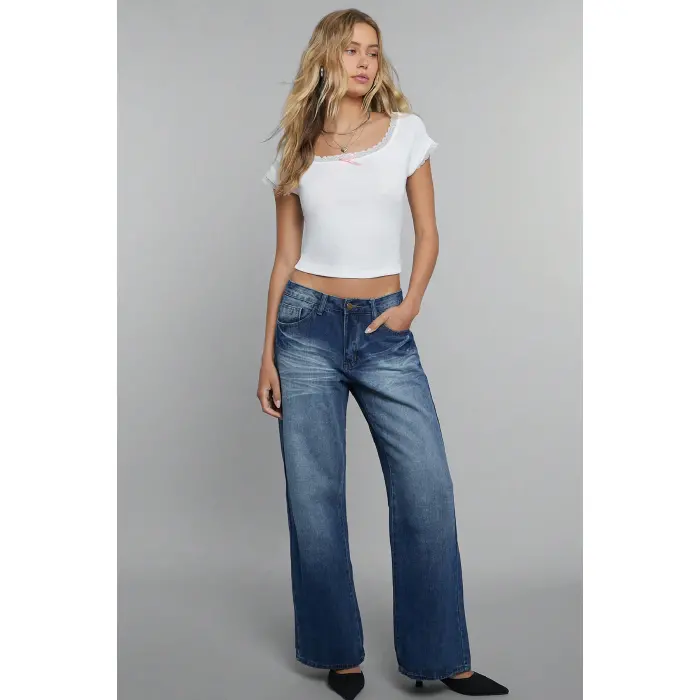 Kadın Beyaz Göğsü ve Kolları Dantelli Fiyonklu Kısa Kol Crop Top Bluz