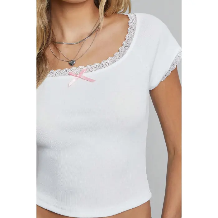 Kadın Beyaz Göğsü ve Kolları Dantelli Fiyonklu Kısa Kol Crop Top Bluz