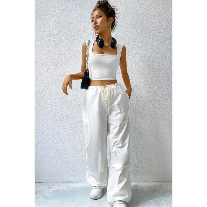 Kadın Beyaz Kare Yaka Kalınlaşan Omuz Detaylı Crop Top Bluz