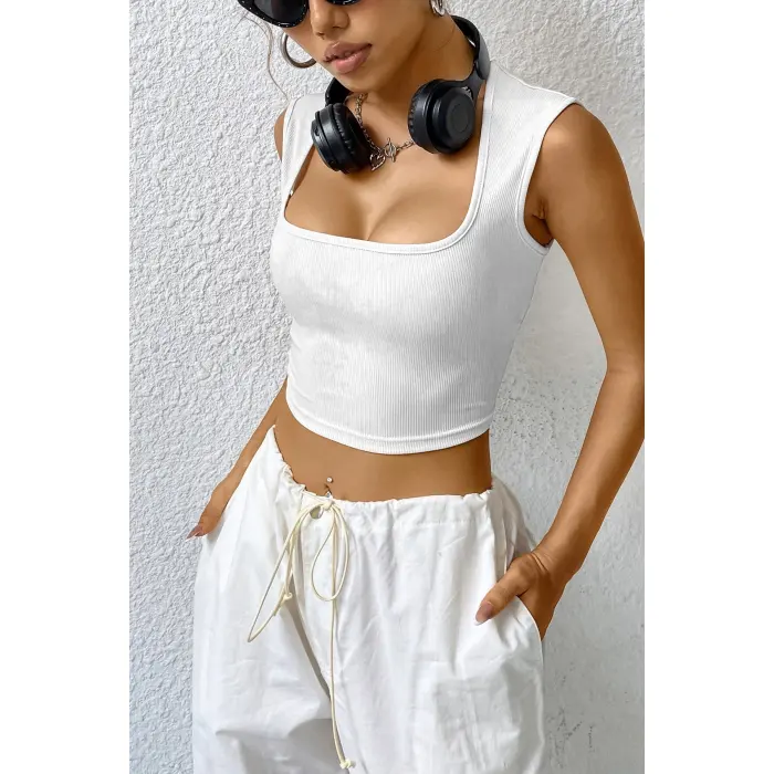 Kadın Beyaz Kare Yaka Kalınlaşan Omuz Detaylı Crop Top Bluz