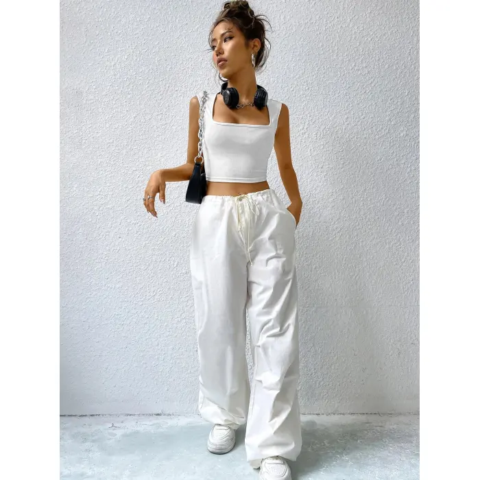 Kadın Beyaz Kare Yaka Kalınlaşan Omuz Detaylı Crop Top Bluz