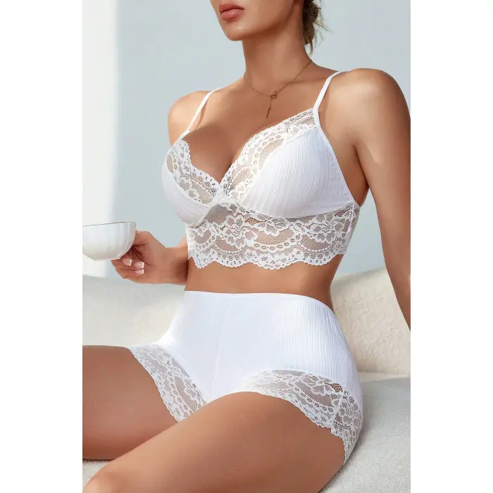 Kadın Beyaz Kaşkorse ve Dantel Detaylı Şortlu Gecelik Takım