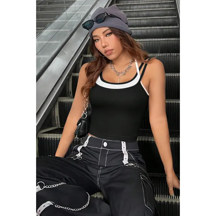 Kadın Beyaz Siyah Çift Renk Çapraz Askılı Crop Top Bluz