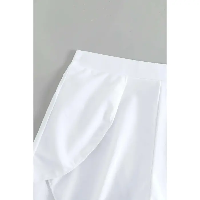 Kadın Beyaz Yırtmaçlı Etek Görünümlü Şık Deniz Şortu