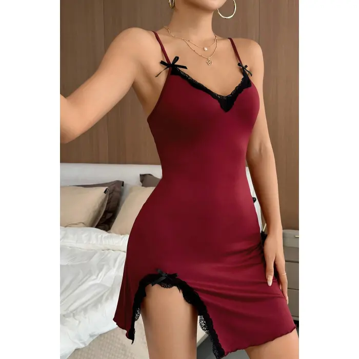 Kadın Bordo Bacak Yırtmaçlı Siyah Dantelli ve Fiyonklu Şık Gecelik