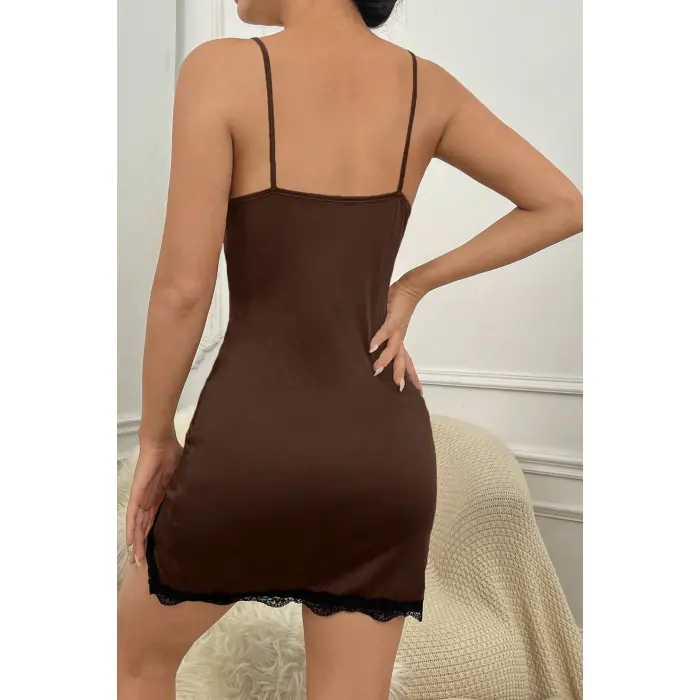 Kadın Kahverengi Göğsü ve Bacakları Dantelli Yırtmaçlı Şık Gecelik