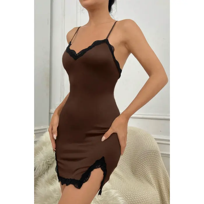 Kadın Kahverengi Göğsü ve Bacakları Dantelli Yırtmaçlı Şık Gecelik