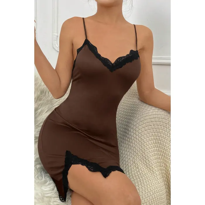 Kadın Kahverengi Göğsü ve Bacakları Dantelli Yırtmaçlı Şık Gecelik
