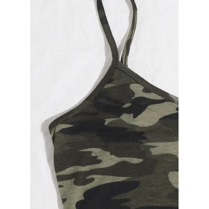 Kadın Kamuflaj Desenli Askılı Crop Top ve Şortlu Gecelik Takım