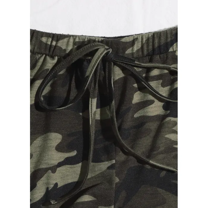 Kadın Kamuflaj Desenli Askılı Crop Top ve Şortlu Gecelik Takım