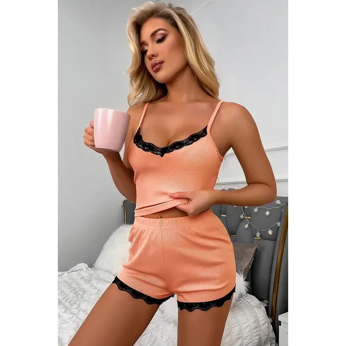 Kadın Mercan Pembe Alt Ve Üst Dantel Detaylı Şortlu Gecelik Takımı
