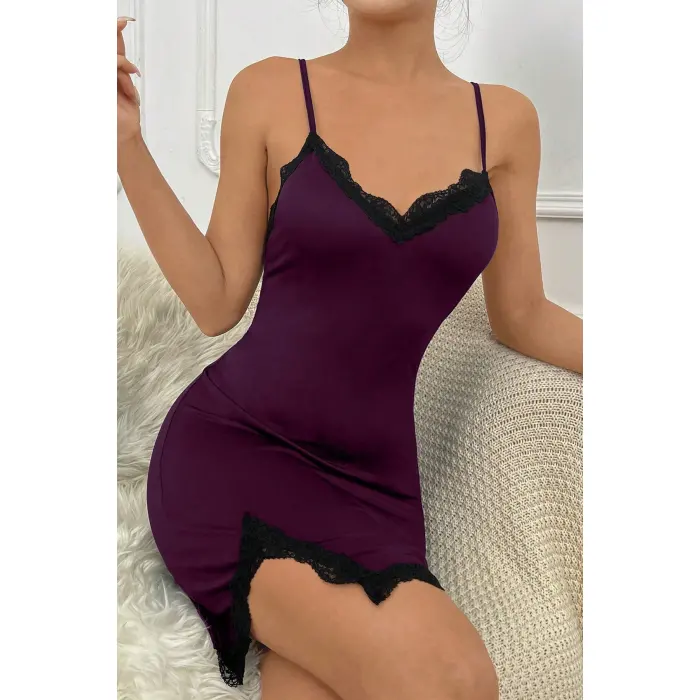 Kadın Mor Göğsü ve Bacakları Dantelli Yırtmaçlı Şık Gecelik
