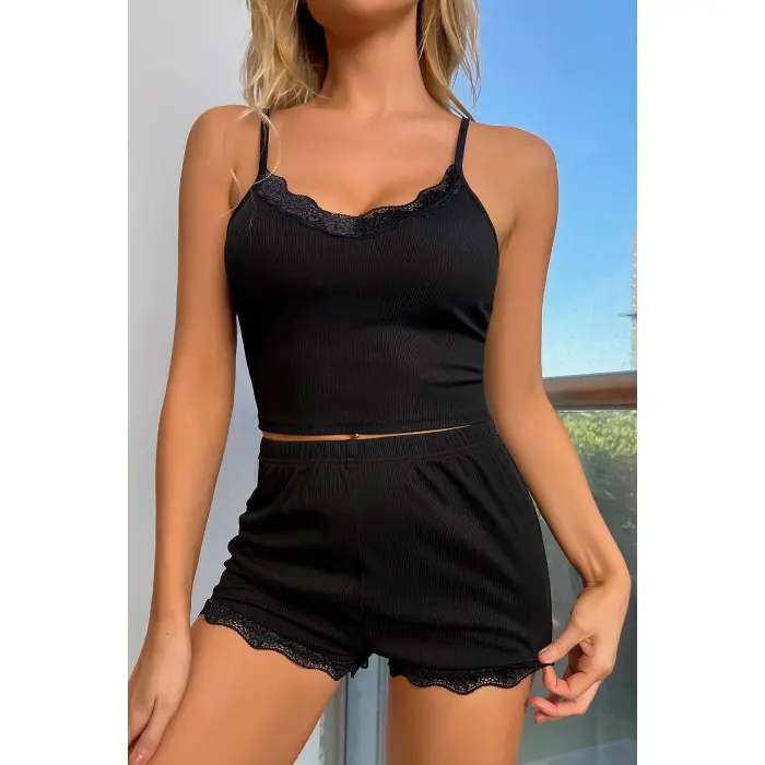 Kadın Siyah Alt Ve Üst Dantel Detaylı Şortlu Gecelik Takımı