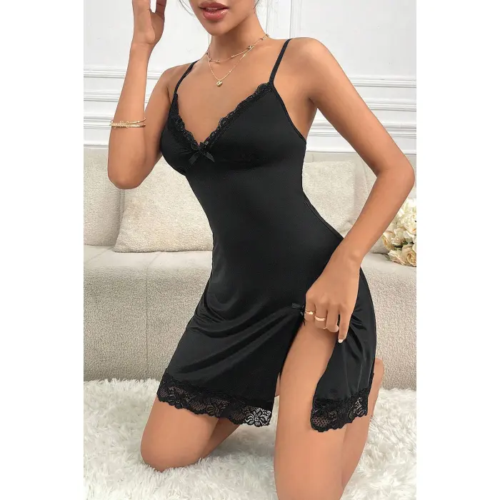 Kadın Siyah Dantelli Fiyonklu ve Yırtmaçlı Şık Gecelik