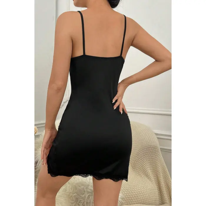 Kadın Siyah Göğsü ve Bacakları Dantelli Yırtmaçlı Şık Gecelik