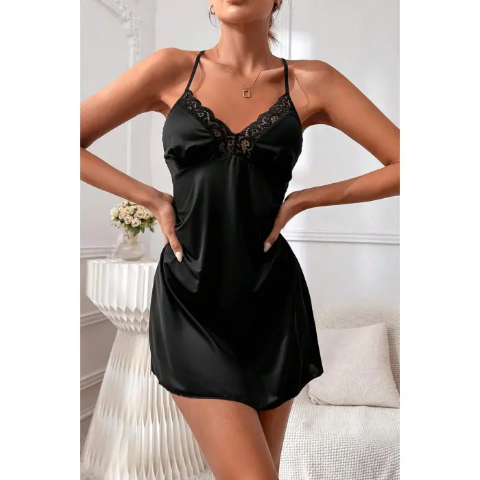 Kadın Siyah Göğüs ve Sırt Kısmı Dantel Detaylı Özel Gecelik