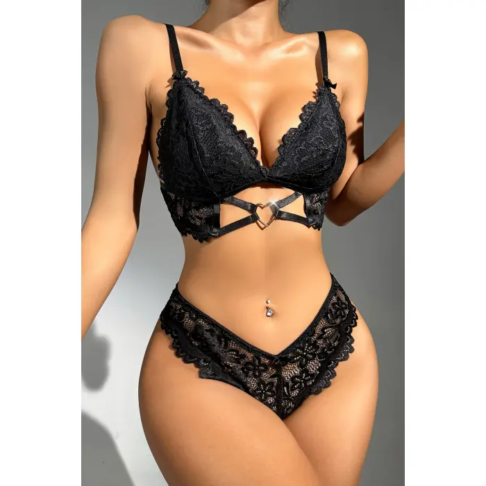 Kadın Siyah Kalp Tokalı Çapraz Lastik Detaylı Dantel İç Çamaşır Takımı