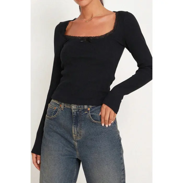 Kadın Siyah Kare Yaka Dantelli Uzun Kollu Crop Top Bluz