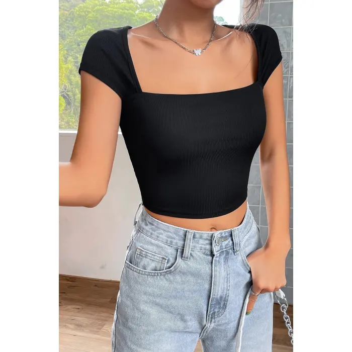 Kadın Siyah Kare Yaka Yarım Kol Göğüs Dekolteli Crop Top Bluz