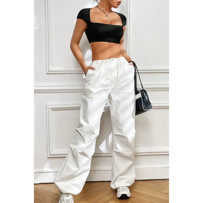 Kadın Siyah Sırt Dekolteli ve Boyundan Bağlamalı Yarım Kol Crop Top Bluz