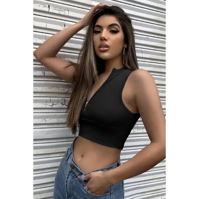 Kadın Siyah Yarım Fermuarlı Sıfır Kol Crop Top Bluz