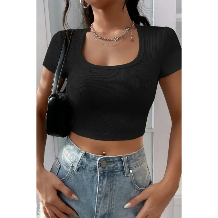 Kadın Siyah Yarım Kol Düz Yaka Crop Top Bluz