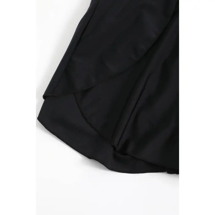 Kadın Siyah Yırtmaçlı Etek Görünümlü Şık Deniz Şortu