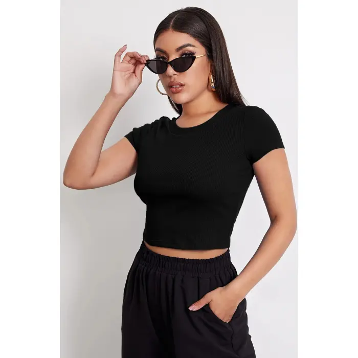 Kadın Siyah Yuvarlak Yaka Yarım Kol Crop Top Bluz
