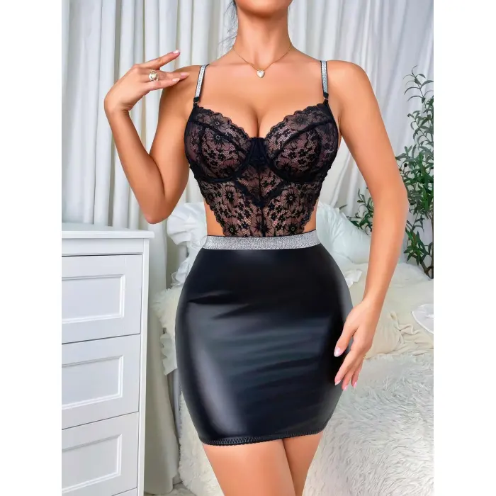 LYYN Arias Closet Siyah Dantelli Dekolteli Mini Fantezi Parlak Deri Gecelik