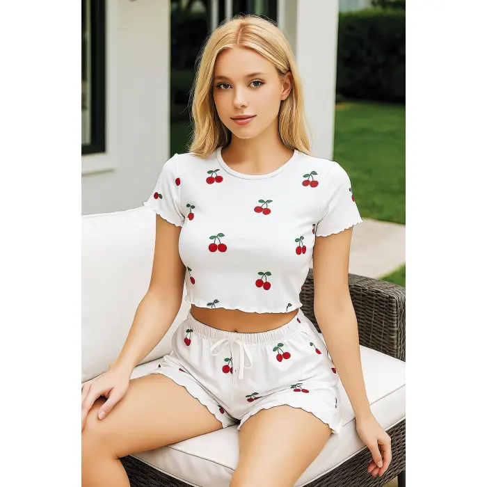 LYYN Beyaz Üstüne Kiraz Desenli Şortlu Pijama Takımı