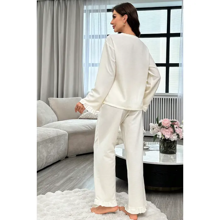 LYYN Kadın Beyaz Önden Bağlamalı Kolu ve Paçası Fırfır Detaylı Uzun Kollu Pijama Takımı