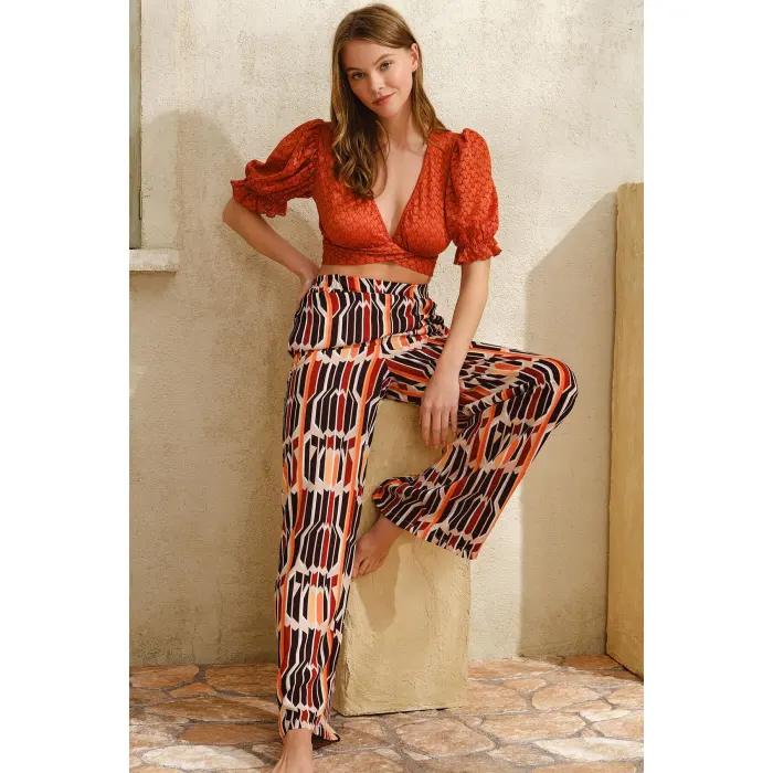 LYYN Kısa Yarım Kol V Yaka Geometrik Yazlık Kurdela Şerit Detaylı Pijama Takımı