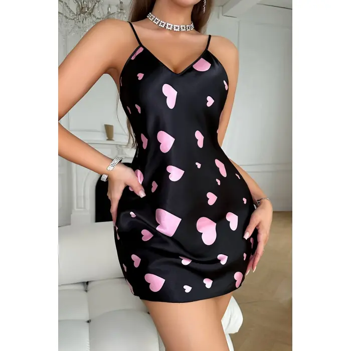 Pembe Kalp Desenli Siyah Saten Gecelik