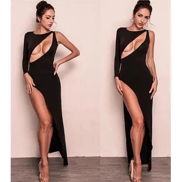 Derin Dekolteli Uzun Yırtmaçlı Elbise