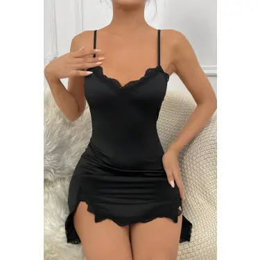 Kadın Siyah Göğsü ve Bacakları Dantelli Yırtmaçlı Şık Gecelik