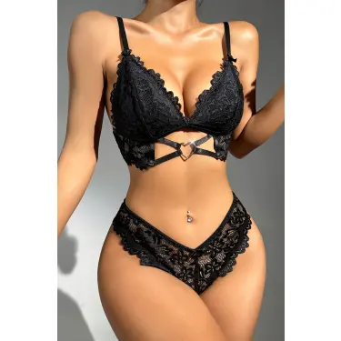 Kadın Siyah Kalp Tokalı Çapraz Lastik Detaylı Dantel İç Çamaşır Takımı