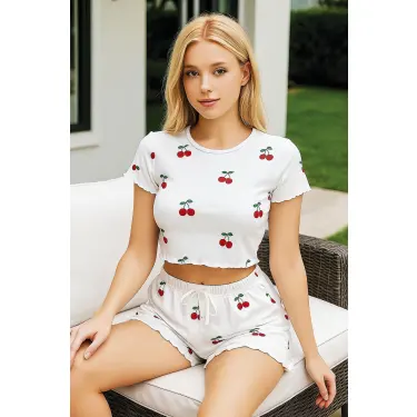 LYYN Beyaz Üstüne Kiraz Desenli Şortlu Pijama Takımı