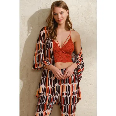 LYYN Dokuma Viskon Geometrik Baskılı Sabahlık Balensiz Desteksiz Dolgusuz Yaka Detaylı Dantelli Büstiyer Sütyen Ve Pantolon Pijama 3lü Takım