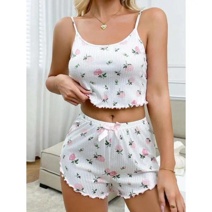 LYYN Beyaz Üstüne Gül Desenli Fitilli Askılı Şortlu Pijama Takımı