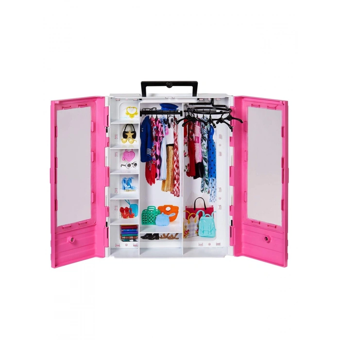 BARBİE NİN PEMBE GARDROBU 3