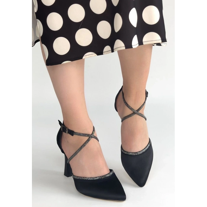 Kanji Siyah Saten Topuklu Ayakkabı