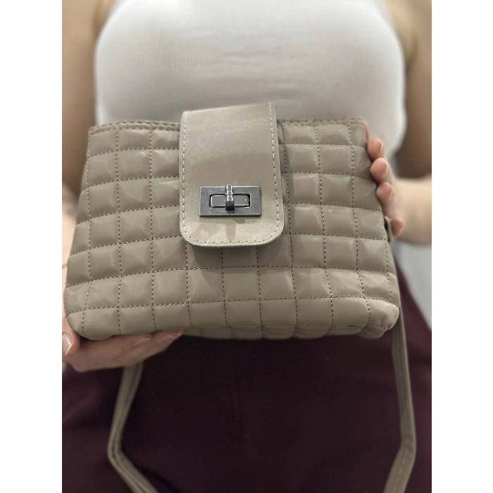 Kapaklı kapitone vizon cilt çanta